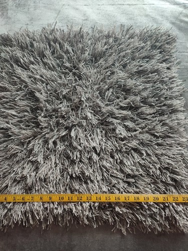 Plush silver shaggy - 23", 23"