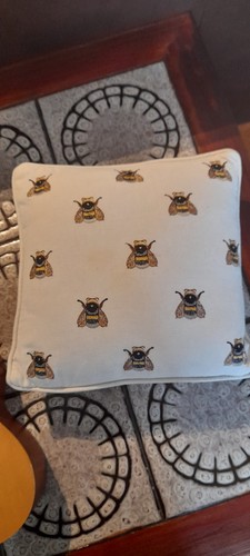 Small next bee - next, print